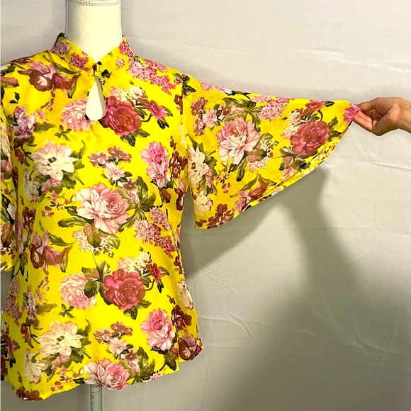 Cute and stylish blouse - Picture 5 of 7